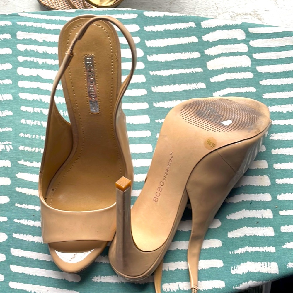 Awesome maybe worn twice pump